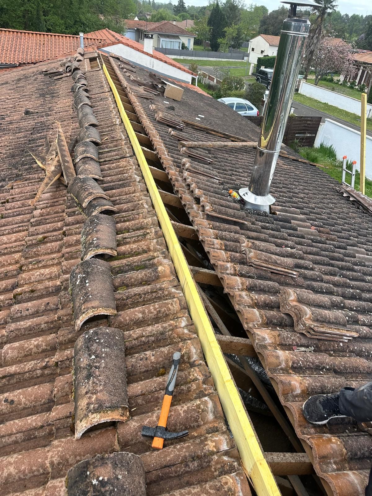 Reprise de faîtage lors d’une rénovation de toiture