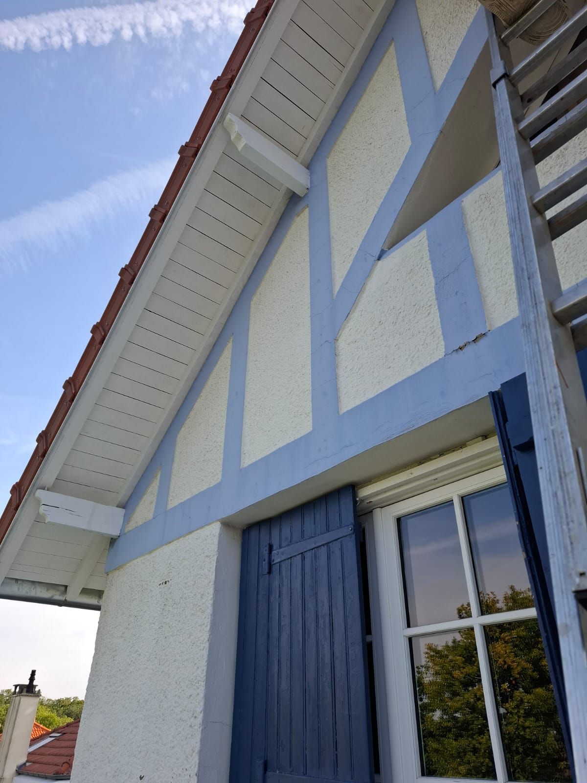 Sous-face et rive d’un pignon de maison